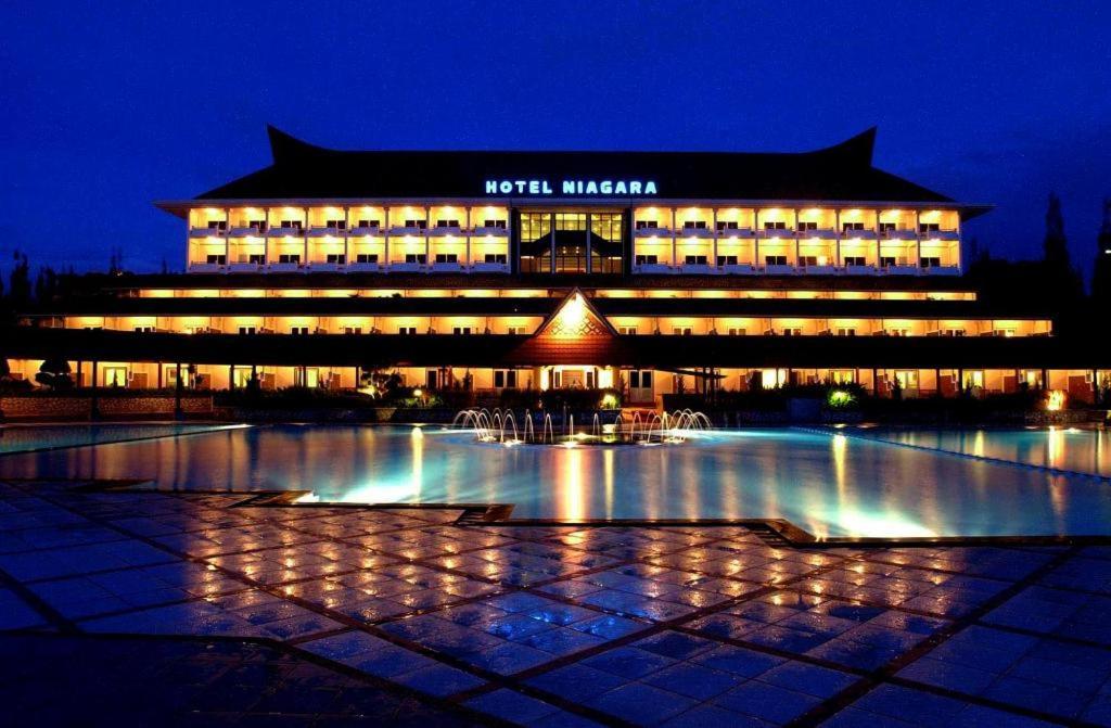 Hotel Niagara Parapat Esterno foto