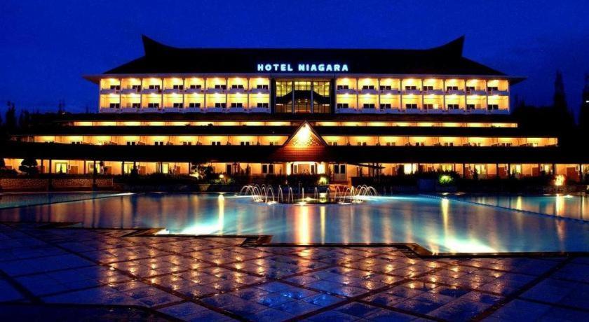 Hotel Niagara Parapat Esterno foto